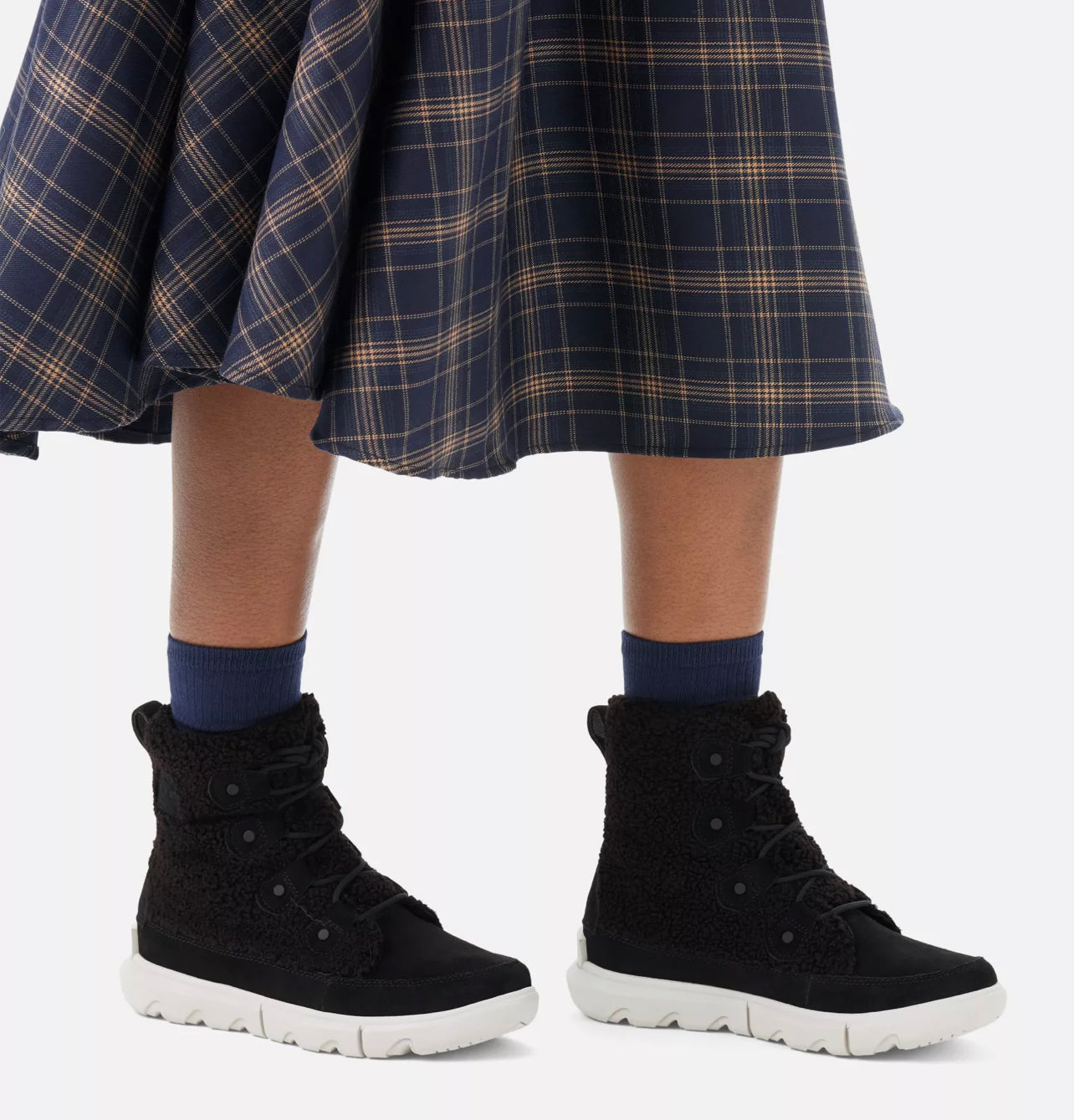Explorer Next Joan Cozy in Black
