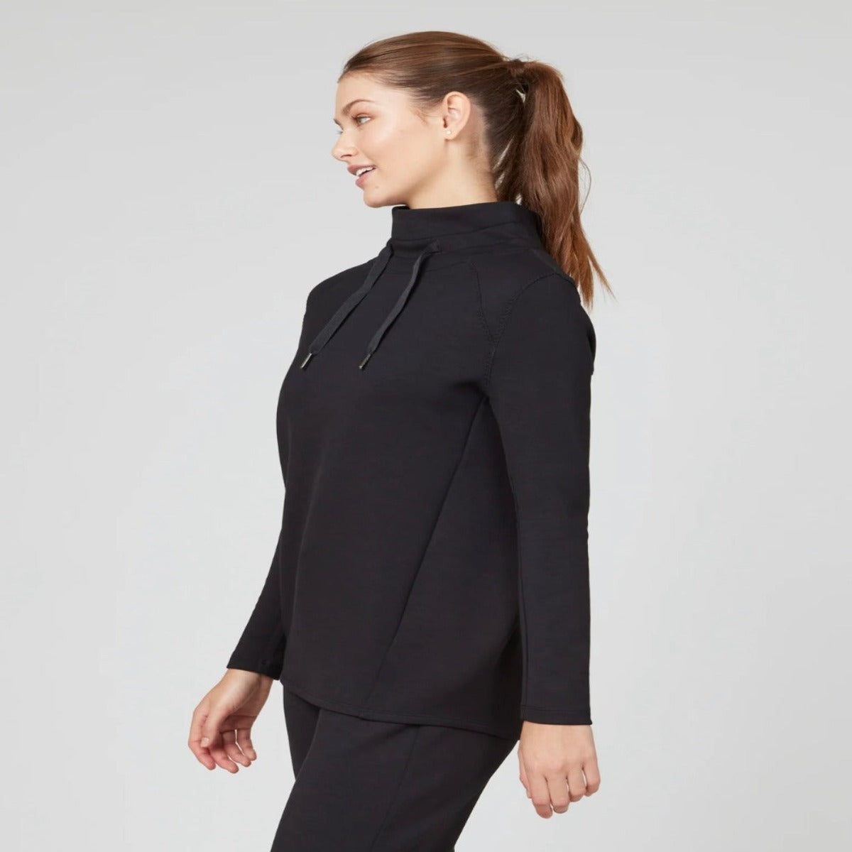 Air Essentials Pullover Very Black