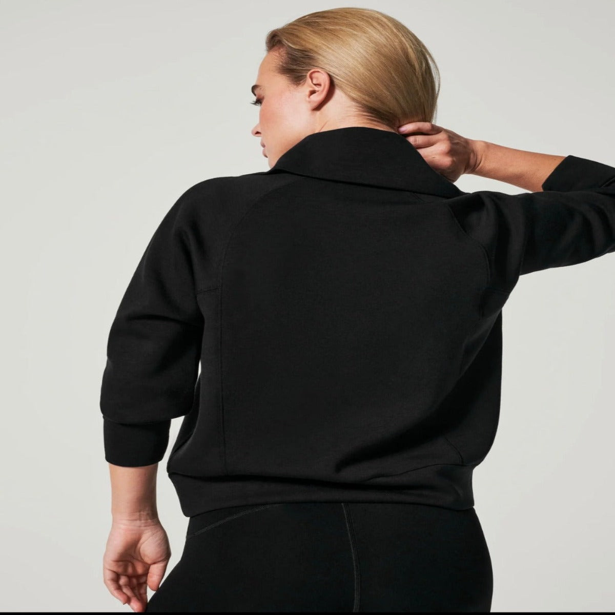 Air Essentials Half Zip Very Black