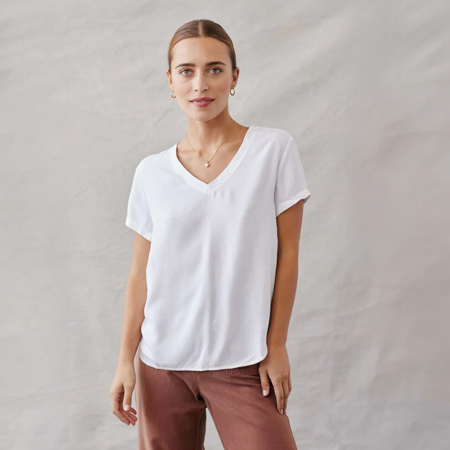 Short Sleeve V-Neck Tee in Sunset Coral