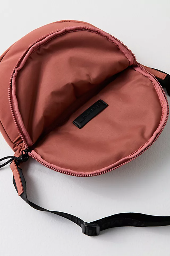 Hit the Trails Sling Bag Dust Rose