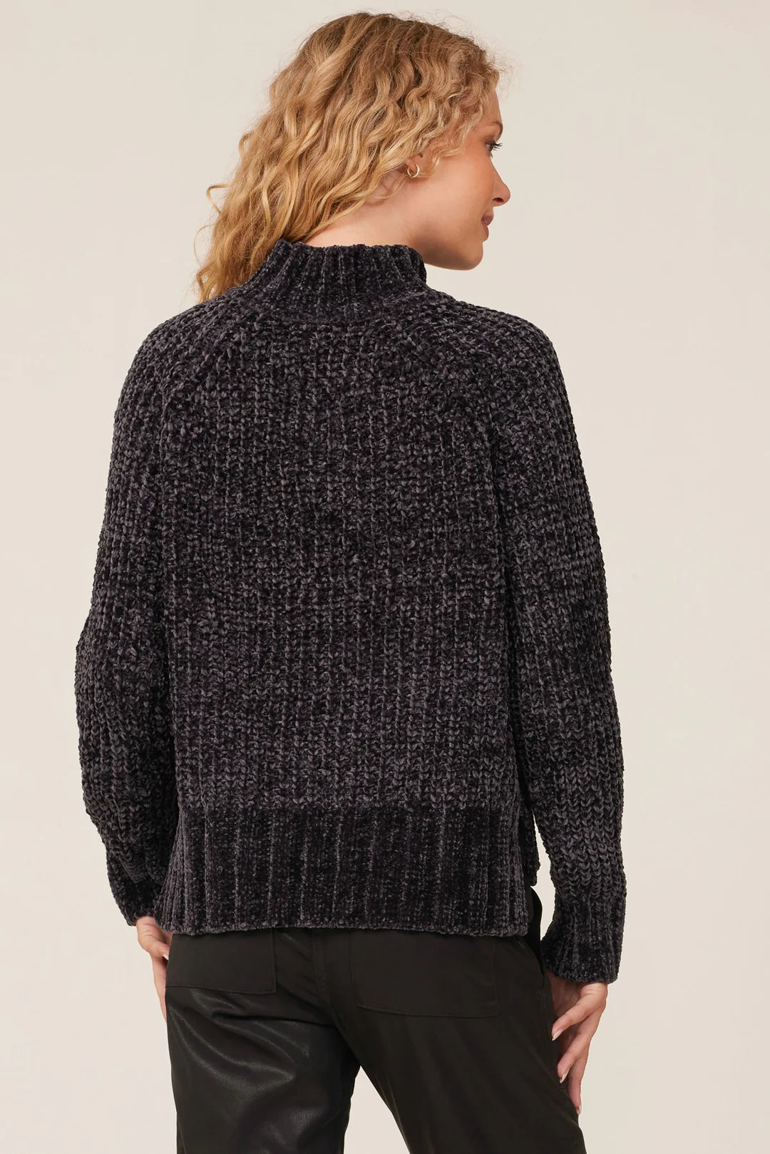 Turtle Neck Sweater in Shadow Night