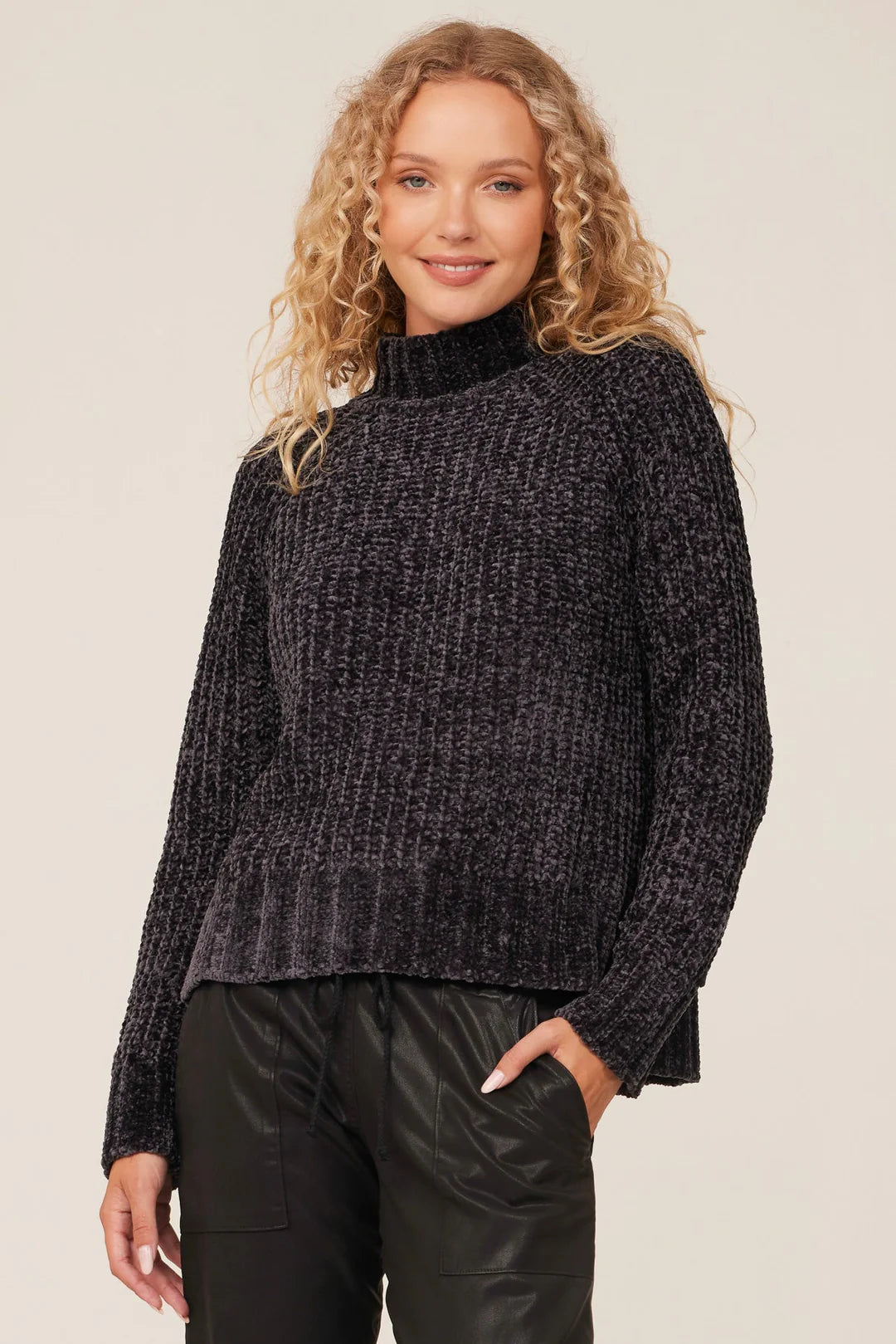 Turtle Neck Sweater in Shadow Night