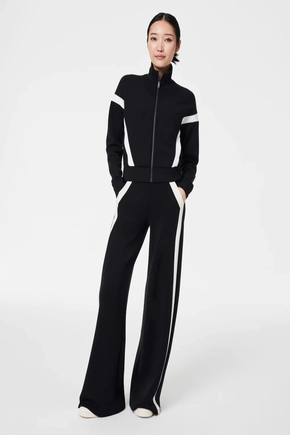 AirEssentials Striped Track Pant in Very Black