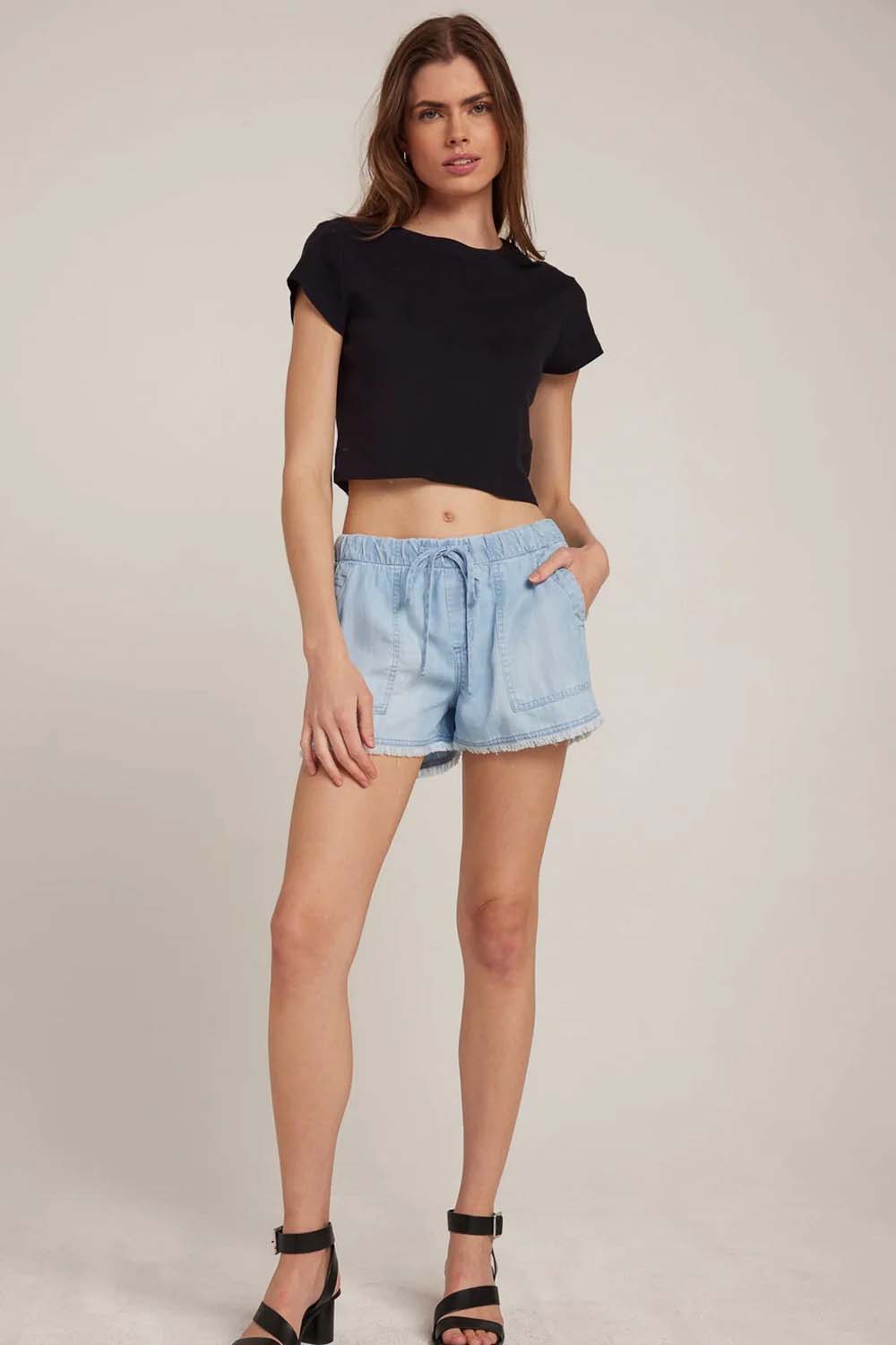 Frayed Pocket Short in Sunset Coral
