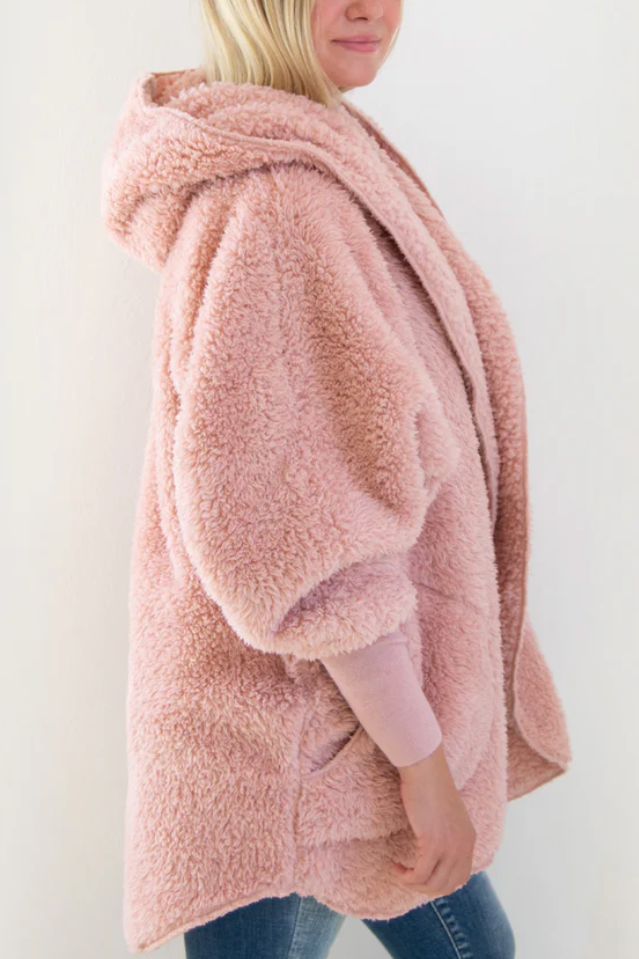 Nordic Beach Sherpa Body Wrap in Blush Wine