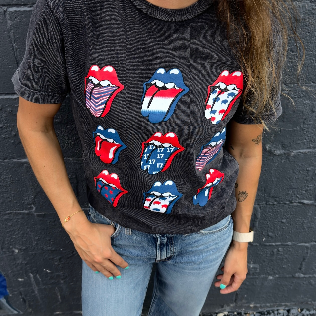 Lips Concert Tee in Vintage Black