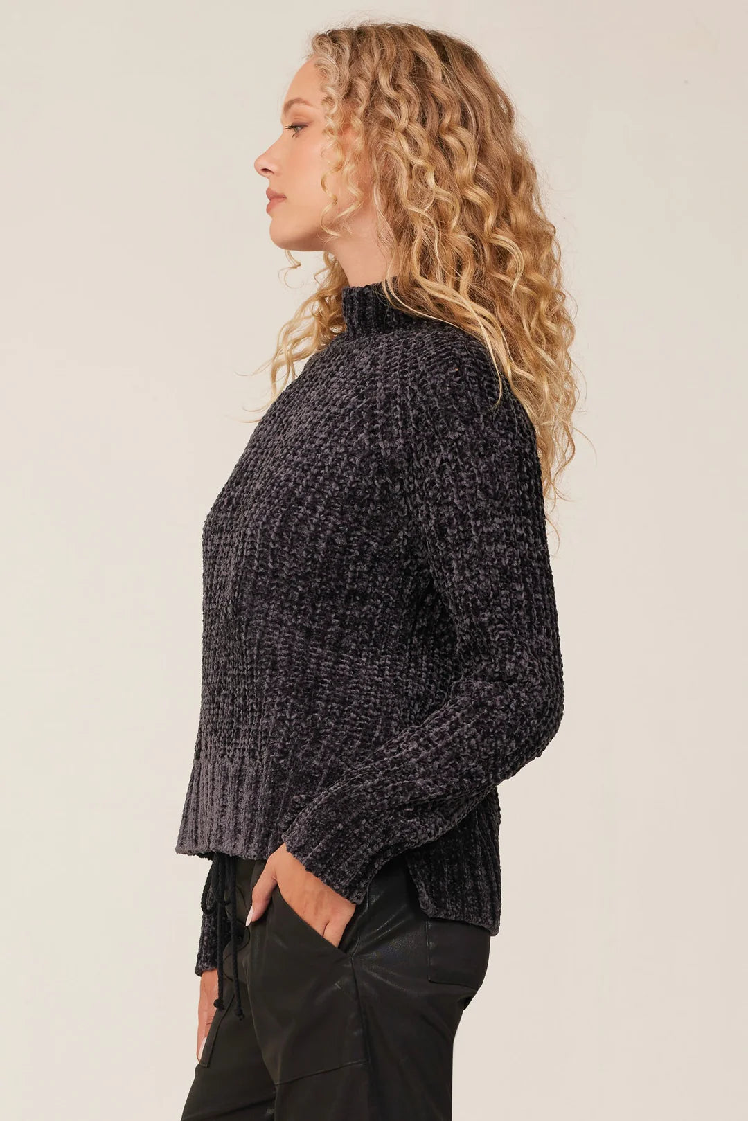 Turtle Neck Sweater in Shadow Night